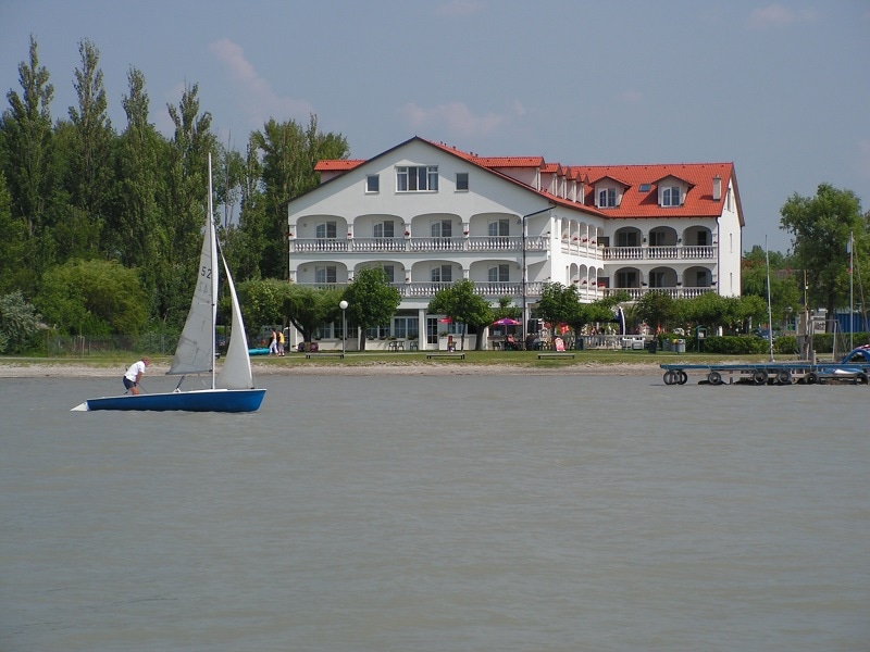 view to Seehotel Herlinde from the lakeside